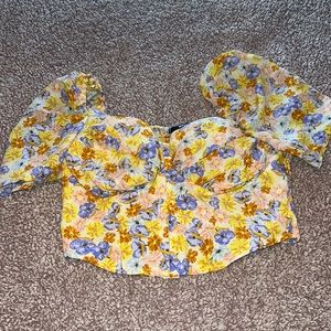 Puffy sleeve floral top